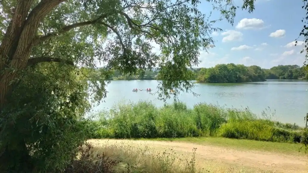 Rives du lac dans la Meuse à côté de Fresnes-en-Woevre