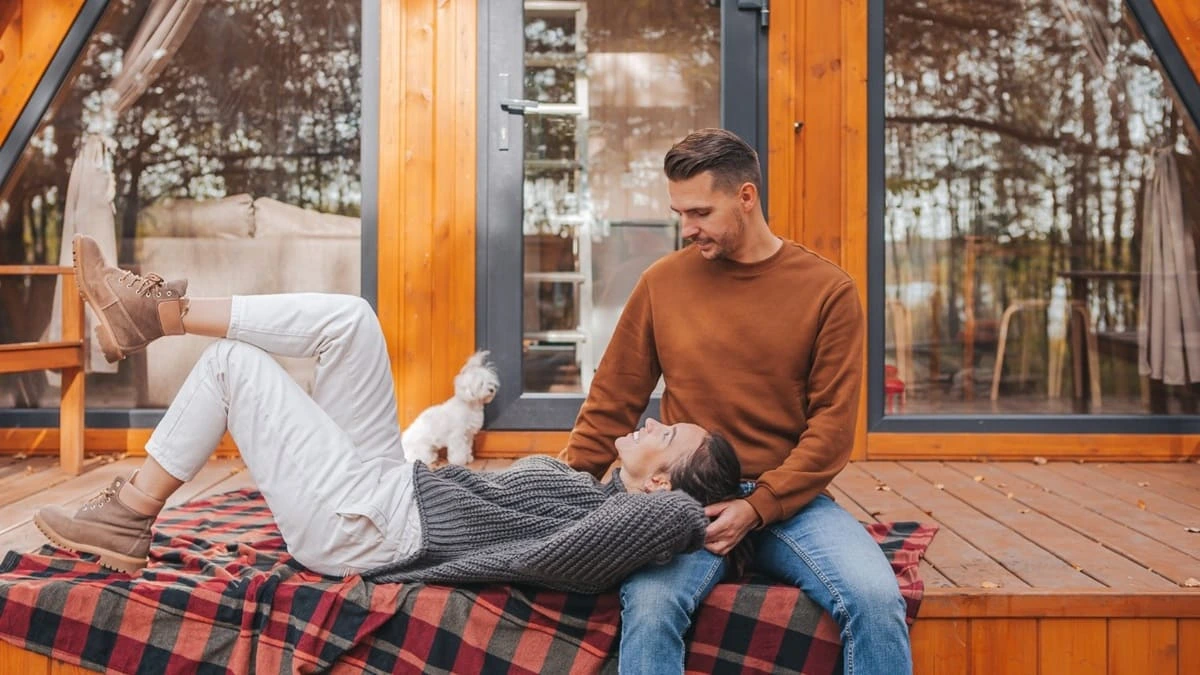 Tiny house en bois avec terrasse au cœur de la nature en France