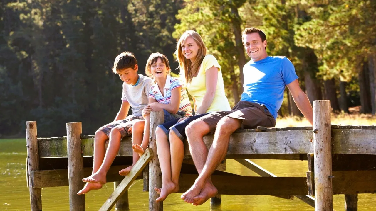 Famille séjournant dans un camping aménagé près du lac de Gérardmer