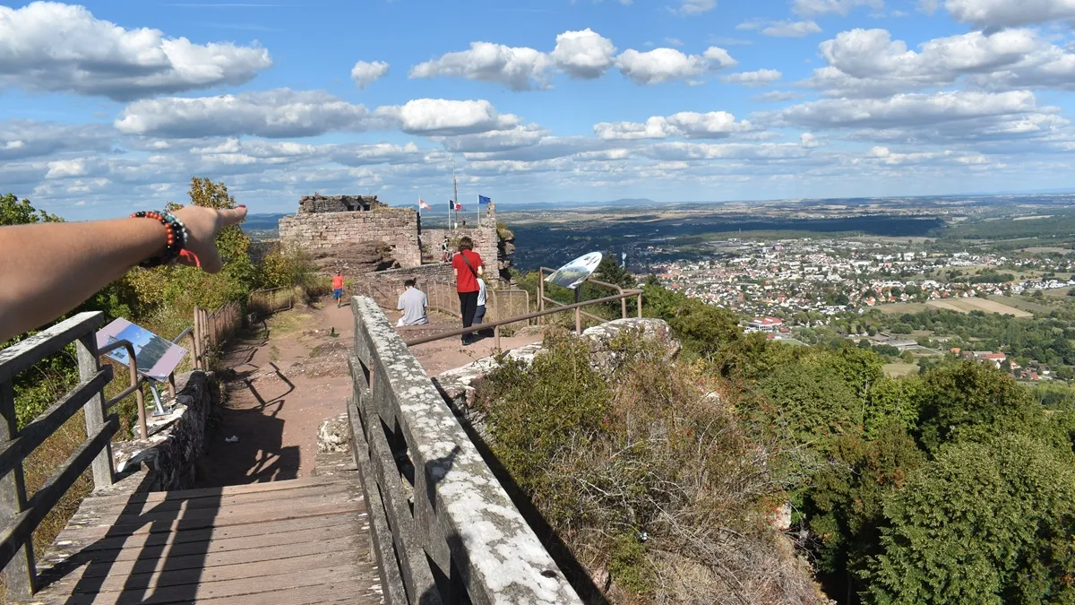 Vue panoramique sur Saverne depuis le Château du Haut-Barr