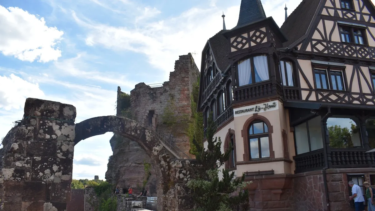 Restaurant Là-Haut dans l'enceinte du Château du Haut-Barr